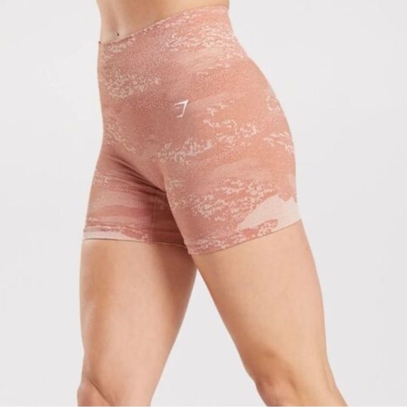 GYMSHARK ADAPT CAMO SEAMLESS SHORTS Misty Pink/Hazy Pink - Picture 5 of 7
